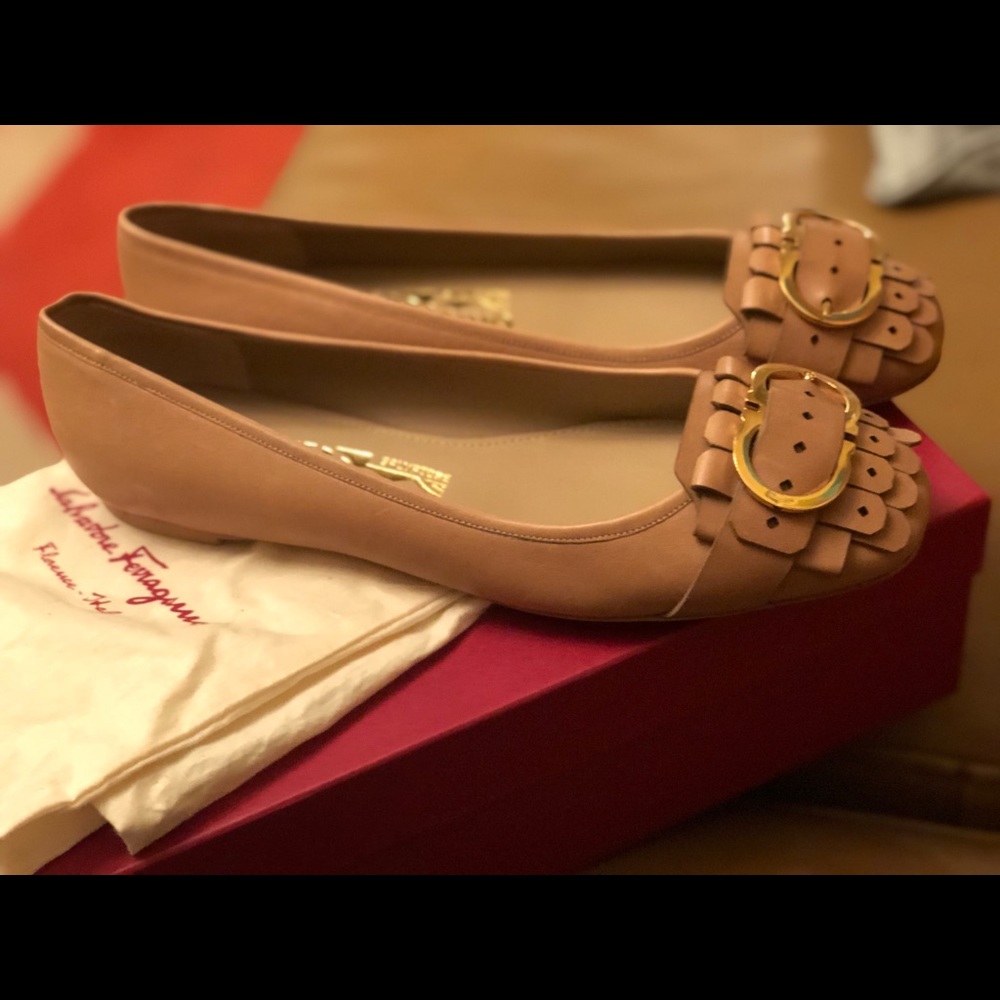BRAND NEW Ferragamo Elga Flats Saddle Color Sz 7C